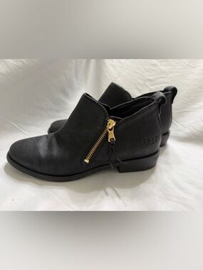 UGG Black Leather Ankle Boots Womens 7 Side Zip Low Heel Booties
